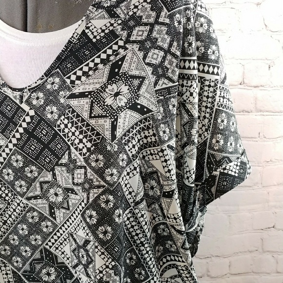 CHELSEA & THEODORE PULLOVER TOP (150) - Picture 5 of 10